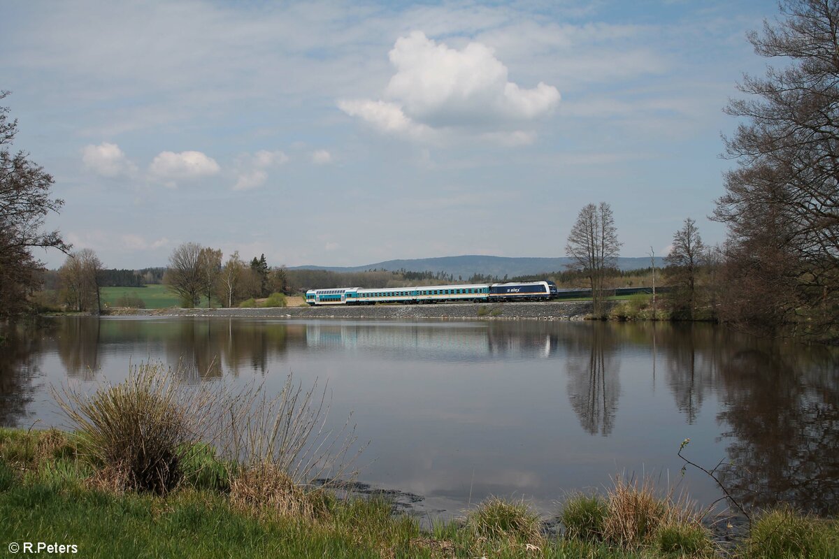 223 081 mit dem RE2 ALX79855 München - Hof am Rechenweiher. 30.04.22