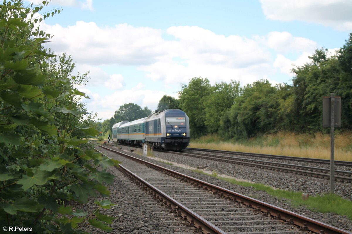 223 081 mit dem RE2 ALX 7985 München - Hof bei Schönfeld. 12.07.22