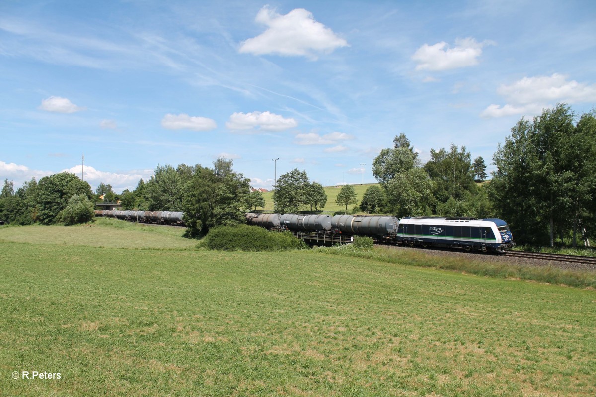 223 152 mit dem Kesselzug nach Ingolstadt bei Röthenbach im Steinwald. 19.06.14