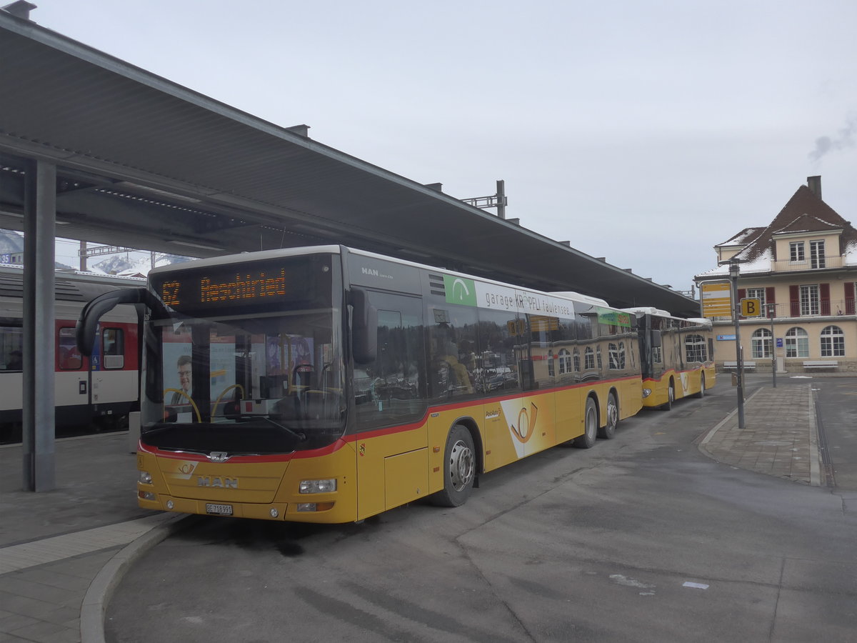 (223'126) - PostAuto Bern - BE 718'991 - MAN am 27. Dezember 2020 beim Bahnhof Spiez