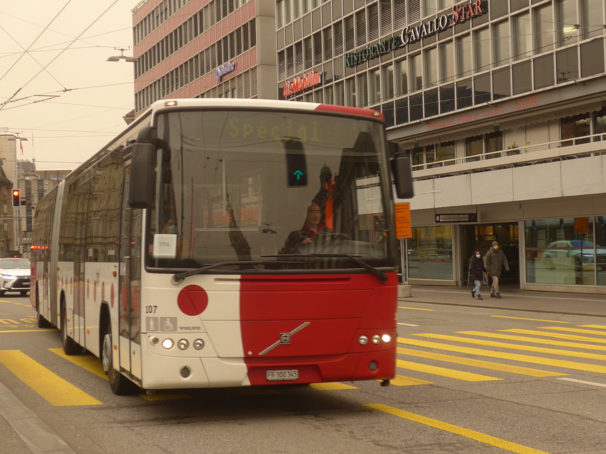 (223'429) - TPF Fribourg - Nr. 107/FR 300'345 - Volvo am 6. Februar 2021 beim Bahnhof Bern