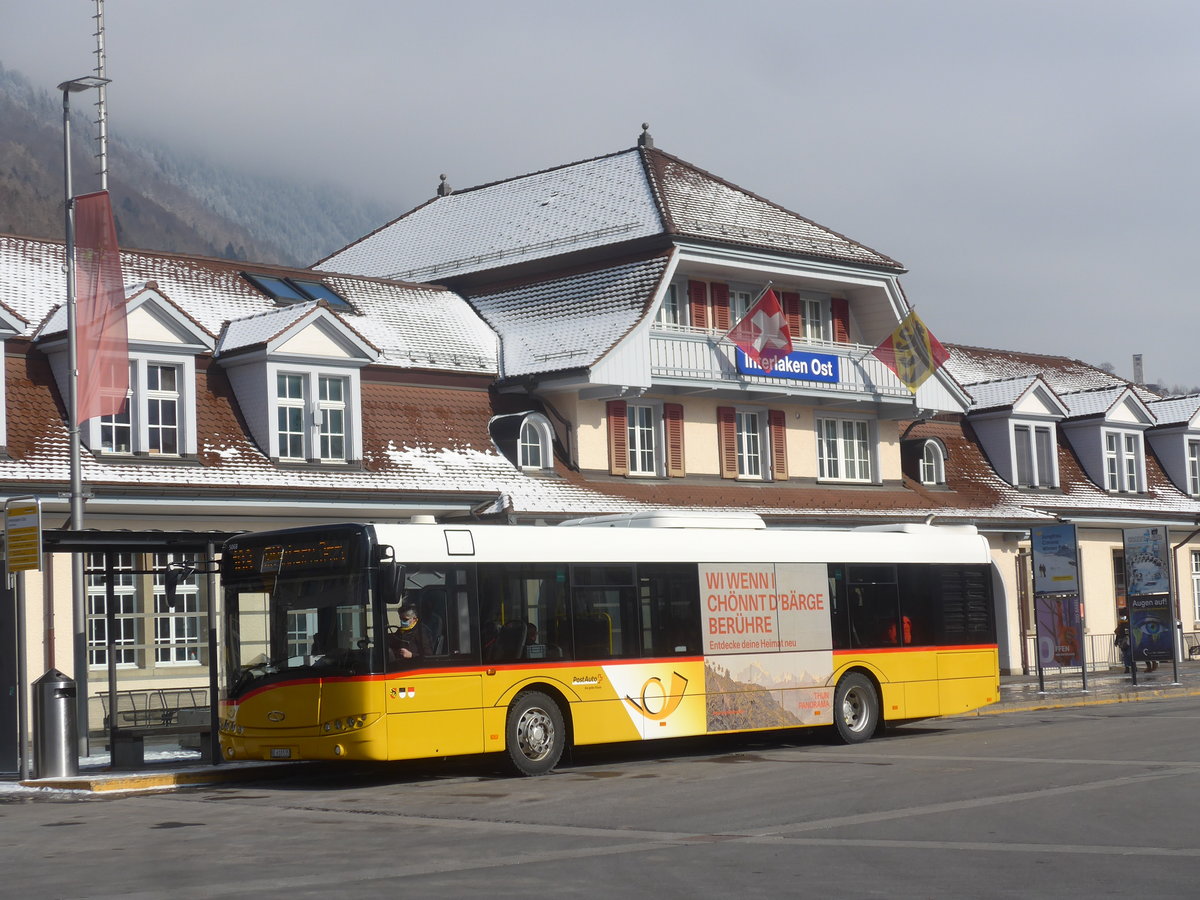 (223'550) - PostAuto Bern - BE 610'535 - Solaris am 14. Februar 2021 beim Bahnhof Interlaken Ost