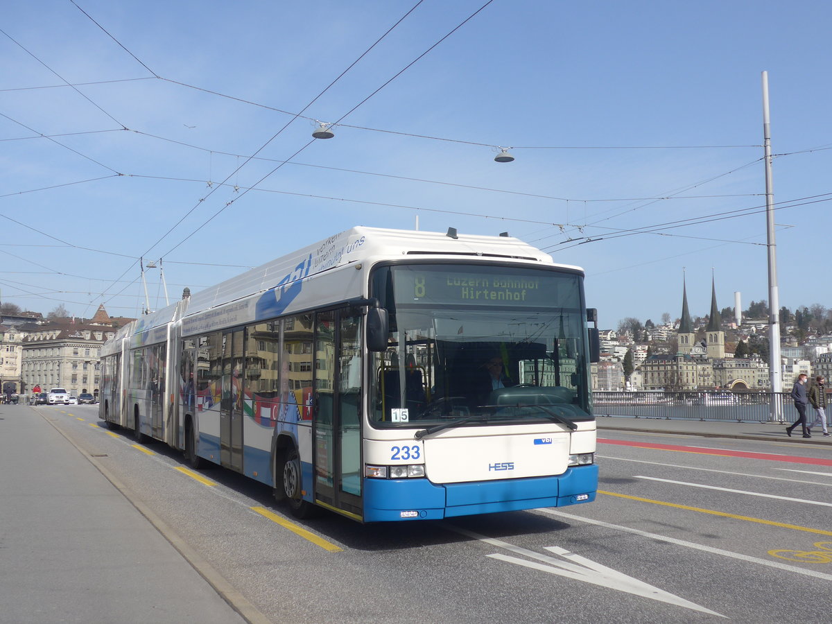 (223'800) - VBL Luzern - Nr. 233 - Hess/Hess Doppelgelenktrolleybus am 26. Februar 2021 in Luzern, Bahnhofbrcke
