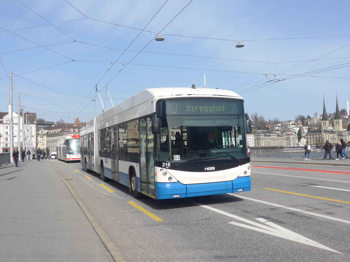 (223'806) - VBL Luzern - Nr. 216 - Hess/Hess Gelenktrolleybus am 26. Februar 2021 in Luzern, Bahnhofbrcke