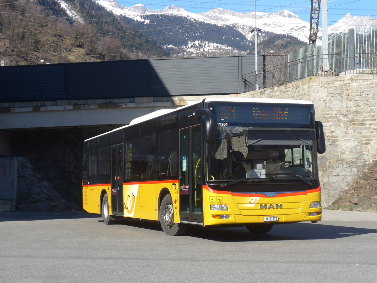 (223'915) - CarPostal Ouest - JU 51'279 - MAN (ex Nr. 13) am 2. Mrz 2021 beim Bahnhof Brig (Einsatz PostAuto Wallis)