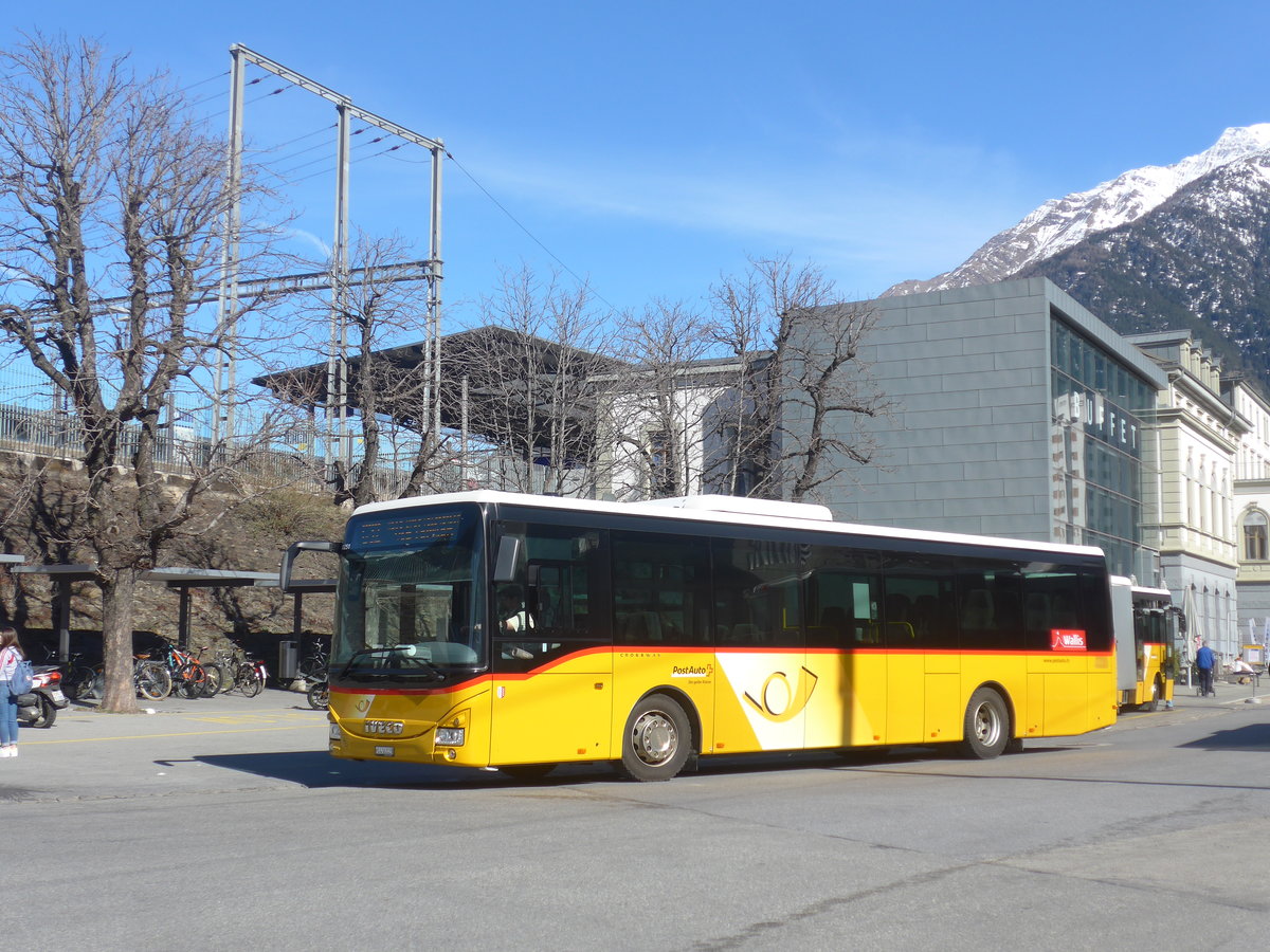 (223'919) - PostAuto Wallis - VS 436'023 - Iveco am 2. Mrz 2021 beim Bahnhof Brig