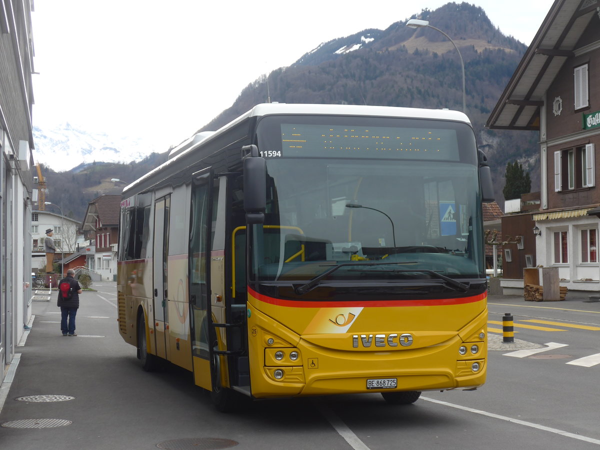 (224'087) - Flck, Brienz - Nr. 25/BE 868'725 - Iveco am 13. Mrz 2021 beim Bahnhof Giswil