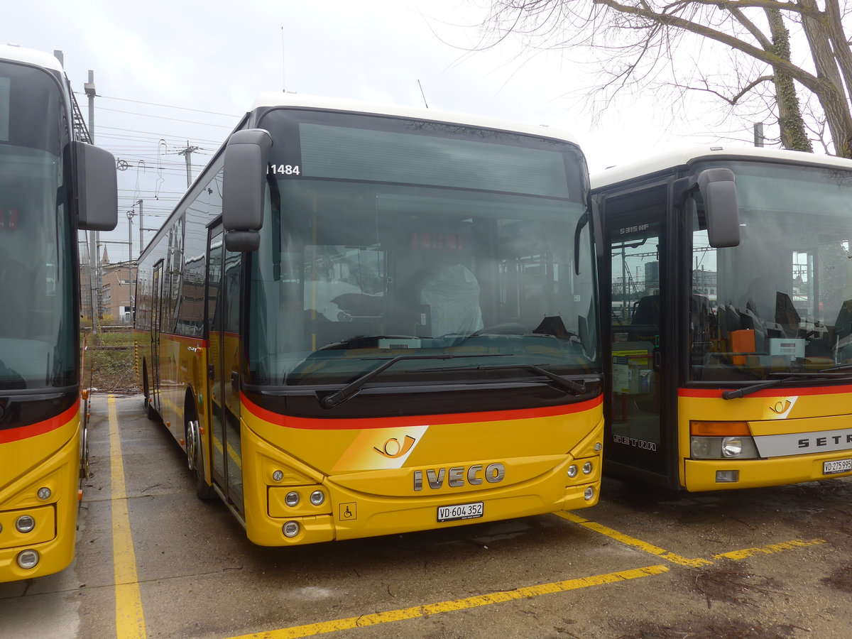 (224'191) - CarPostal Ouest - VD 604'352 - Iveco am 14. Mrz 2021 in Yverdon, Garage