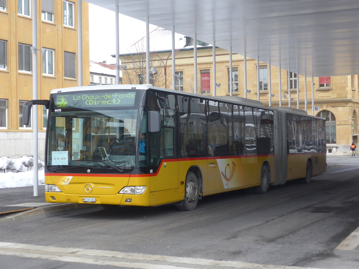 (224'260) - CarPostal Ouest - NE 165'362 - Mercedes (ex VD 386'069) am 20. Mrz 2021 beim Bahnhof La Chaux-de-Fonds