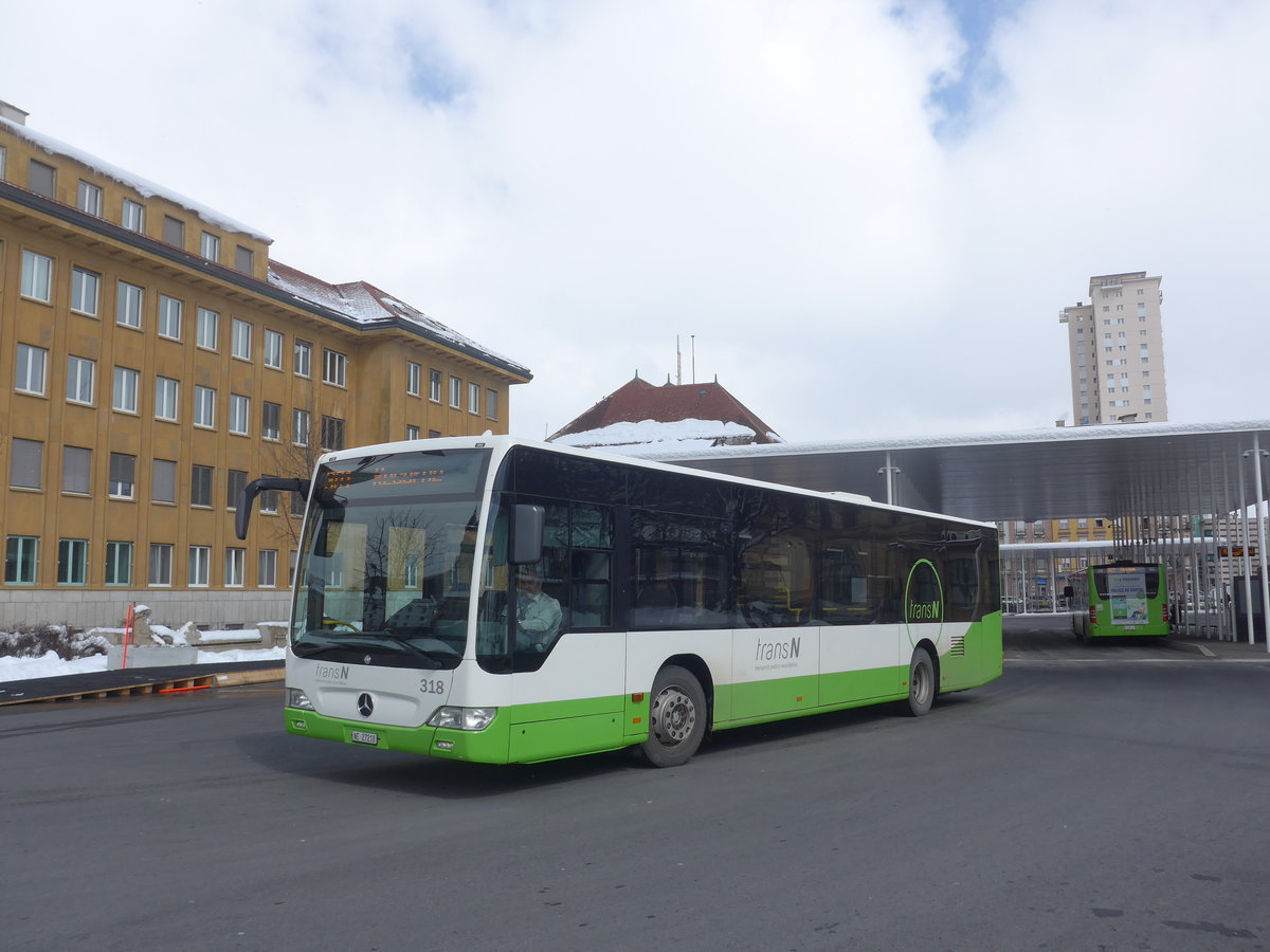 (224'284) - trans^N, La Chaux-de-Fonds - Nr. 318/NE 27'218 - Mercedes (ex TRN La Chaux-de-Fonds Nr. 318) am 20. Mrz 2021 beim Bahnhof La Chaux-de-Fonds