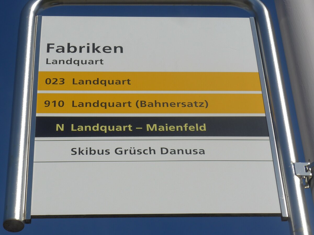 (224'508) - PostAuto-Haltestellenschild - Landquart, Fabriken - am 28. Mrz 2021