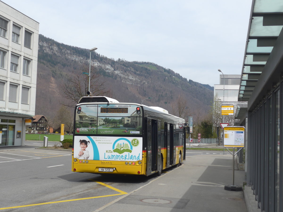 (224'850) - PostAuto Zentralschweiz - Nr. 57/NW 5258 - Solaris (ex Nr. 18; ex Thepra, Stans Nr. 18) am 5. April 2021 beim Bahnhof Stans