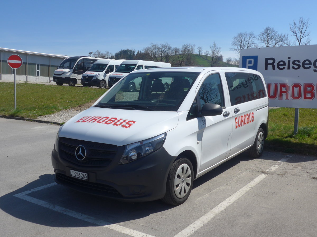 (224'915) - Hfliger, Sursee - Nr. 25/LU 266'265 - Mercedes am 11. April 2021 in Ruswil, Garage ARAG