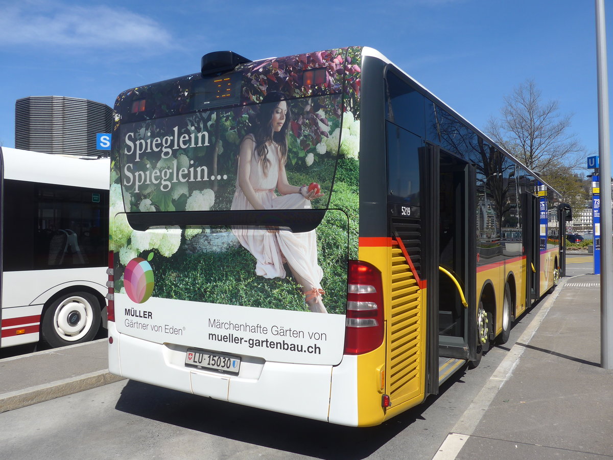 (224'937) - Bucheli, Kriens - Nr. 21/LU 15'030 - Mercedes am 11. April 2021 beim Bahnhof Luzern