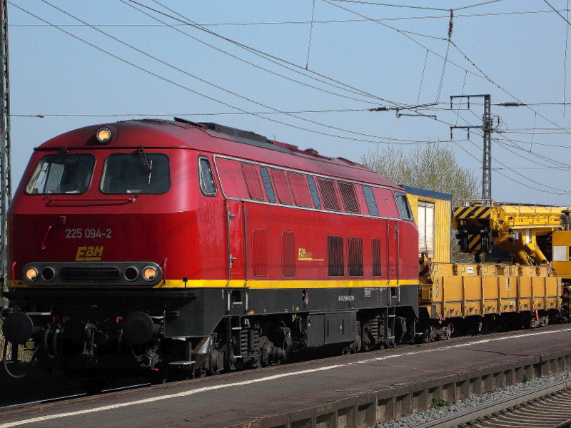 225 094-2 bei der Durchfahrt in Weiterstadt am 30.M�rz.2014