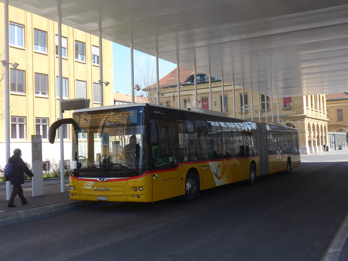 (225'058) - CarPostal Ouest - VD 259'997 - MAN am 17. April 2021 beim Bahnhof La Chaux-de-Fonds