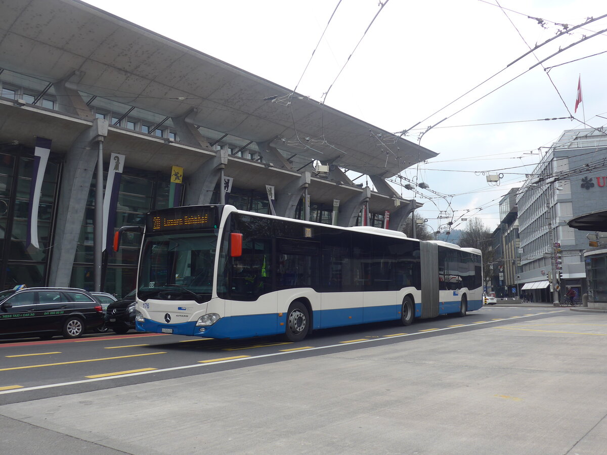 (225'104) - VBL Luzern - Nr. 176/LU 240'415 - Mercedes am 18. April 2021 beim Bahnhof Luzern