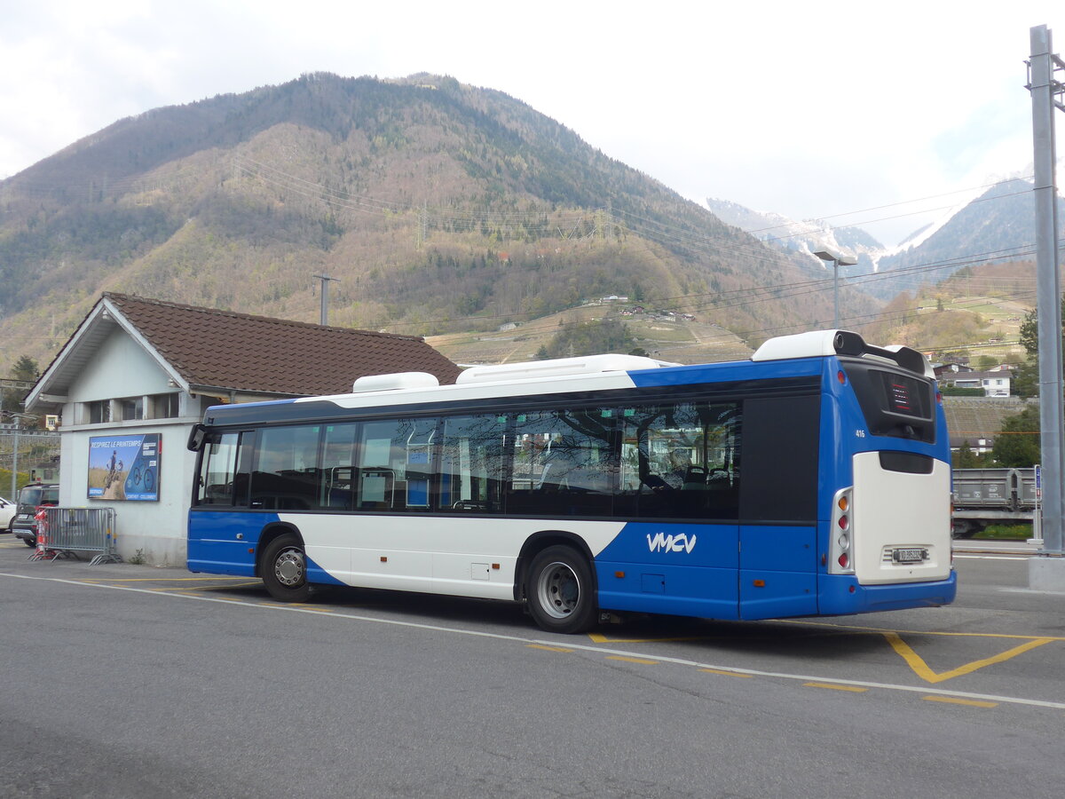 (225'151) - VMCV Clarens - Nr. 416/VD 395'232 - Scania am 19. April 2021 beim Bahnhof Villeneuve