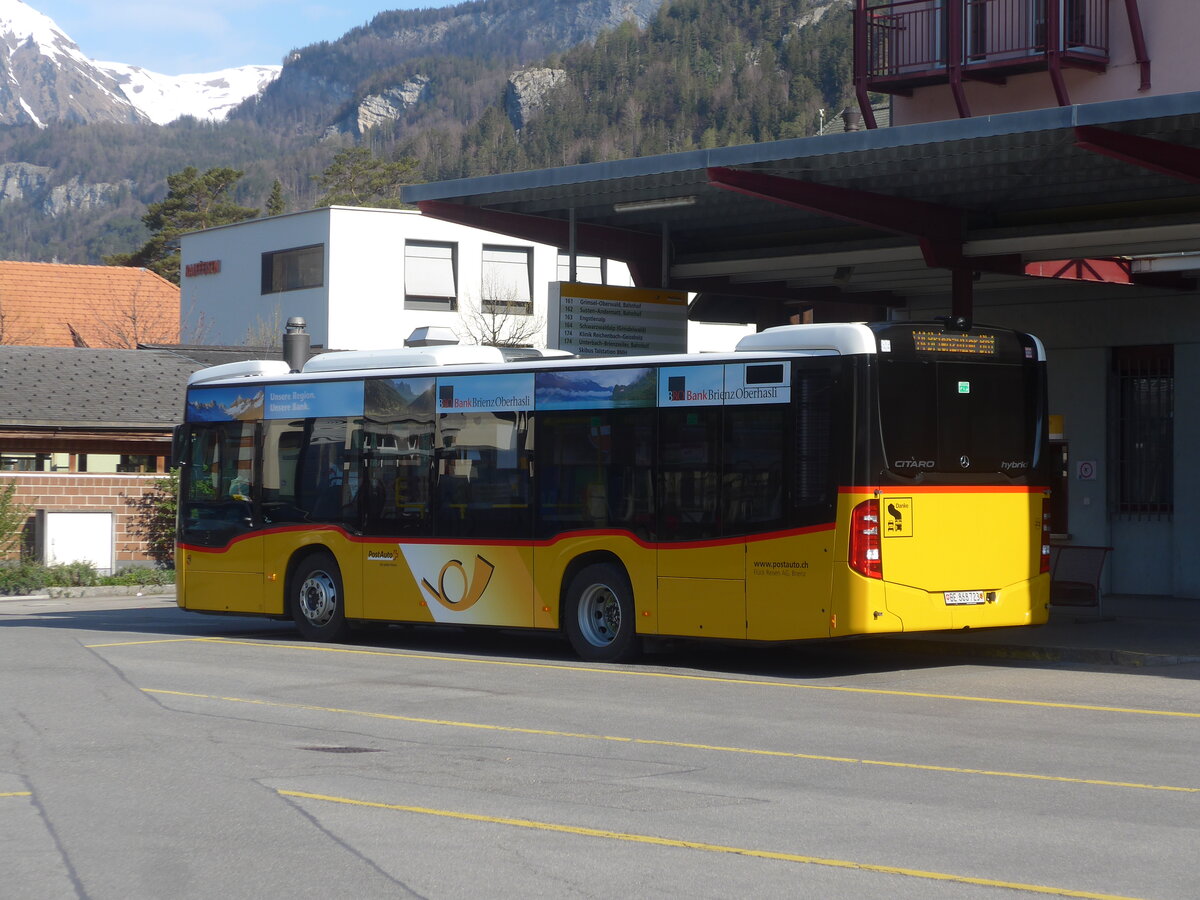 (225'183) - Flck, Brienz - Nr. 23/BE 868'723 - Mercedes am 21. April 2021 in Meiringen, Postautostation