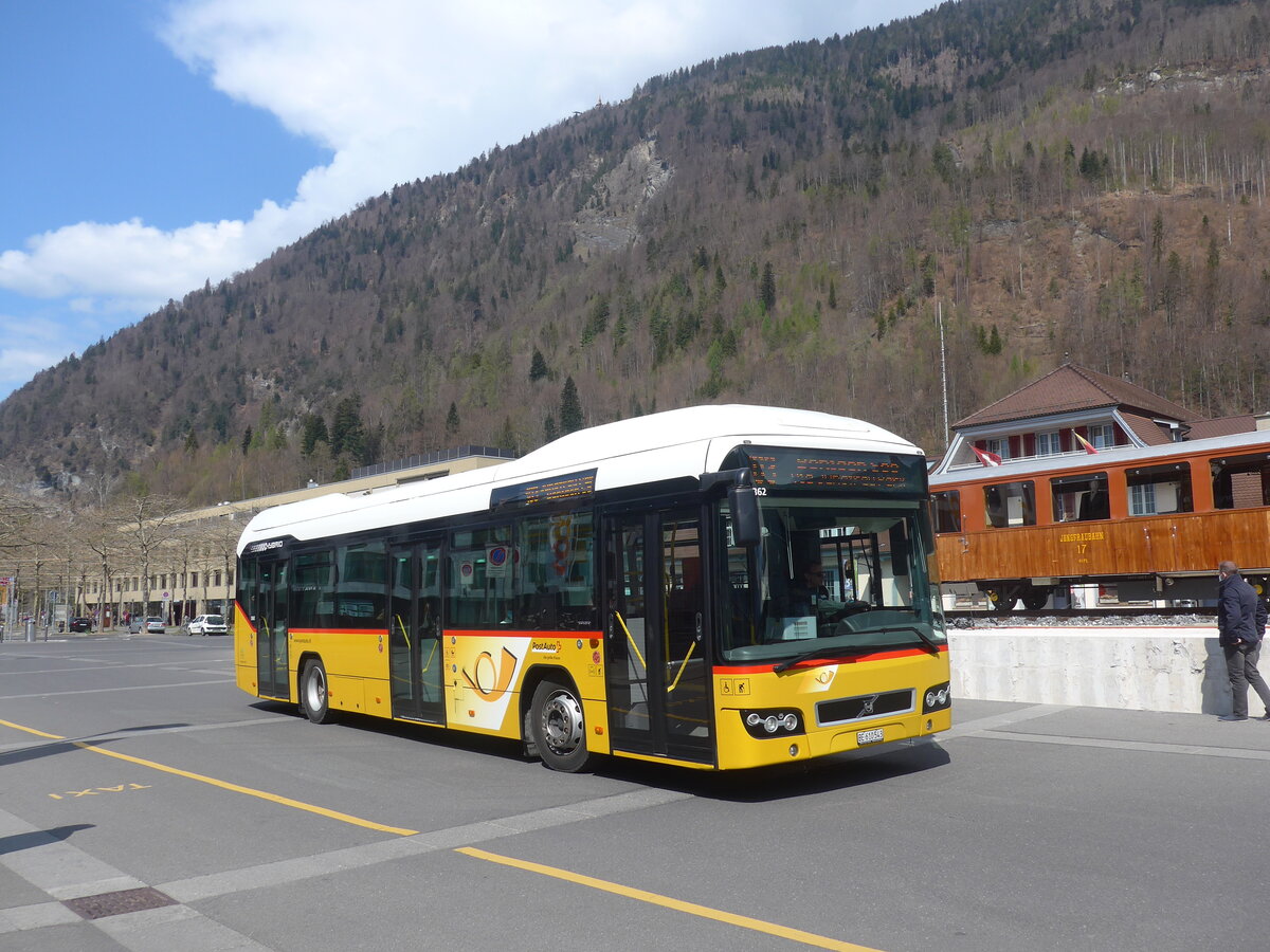 (225'206) - PostAuto Bern - BE 610'543 - Volvo am 21. April 2021 beim Bahnhof Interlaken Ost