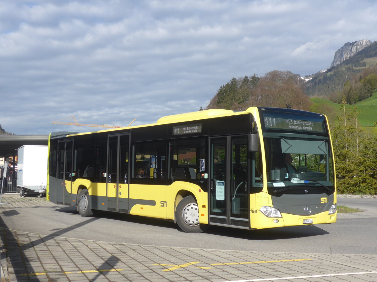 (225'322) - STI Thun - Nr. 186/BE 804'186 - Mercedes am 30. April 2021 beim Bahnhof Oey-Diemtigen