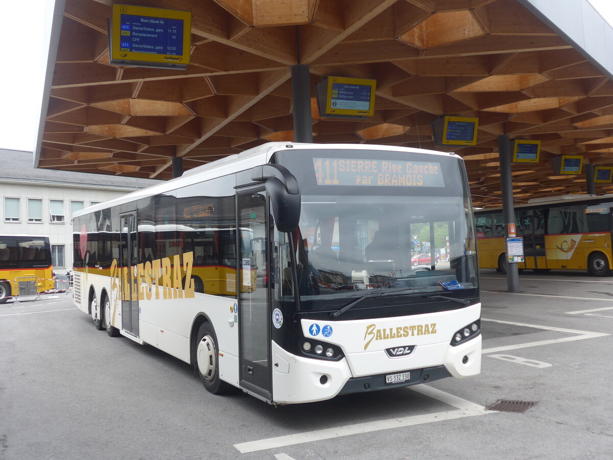 (225'420) - Ballestraz, Grne - VS 332'330 - VDL am 1. Mai 2021 beim Bahnhof Sion