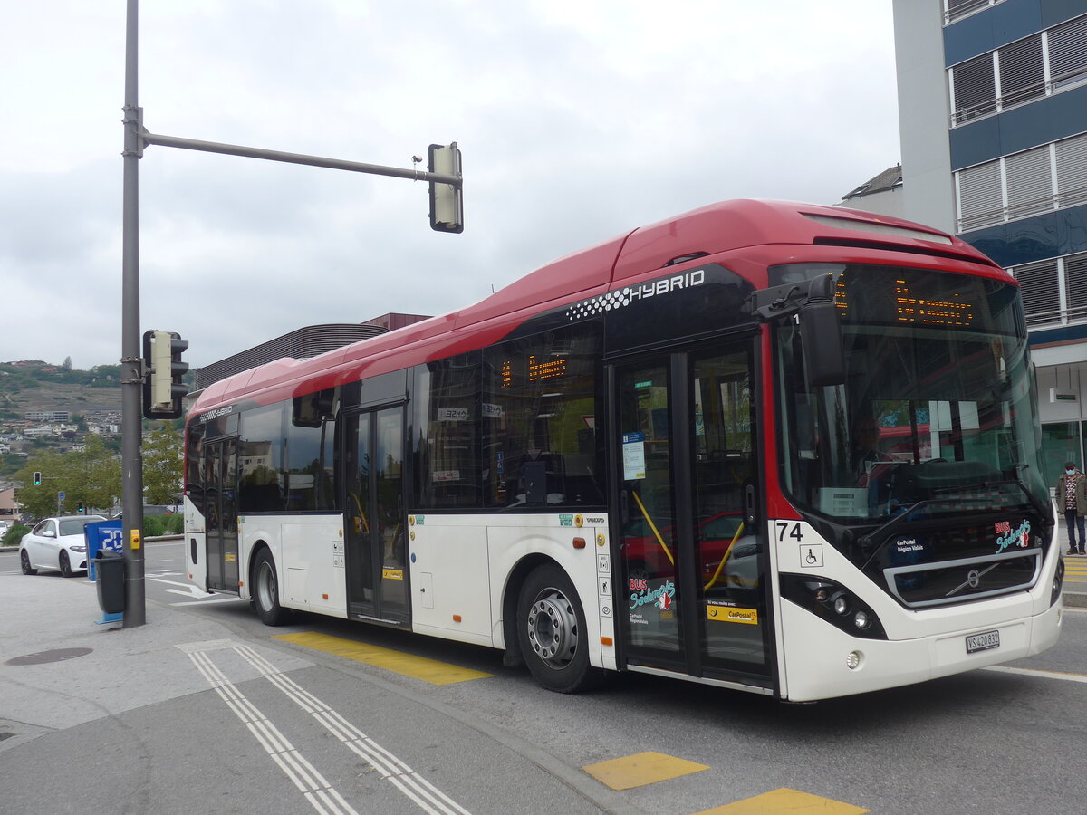 (225'424) - PostAuto Wallis - Nr. 74/VS 420'832 - Volvo am 1. Mai 2021 beim Bahnhof Sion