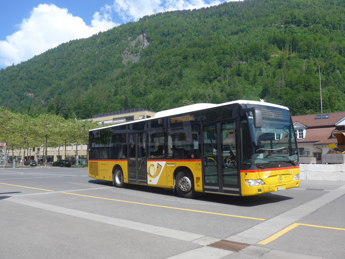 (225'839) - PostAuto Bern - BE 610'533 - Mercedes am 11. Juni 2021 beim Bahnhof Interlaken Ost