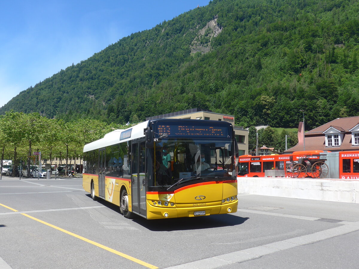 (226'035) - PostAuto Bern - BE 610'538 - Solaris am 26. Juni 2021 beim Bahnhof Interlaken Ost