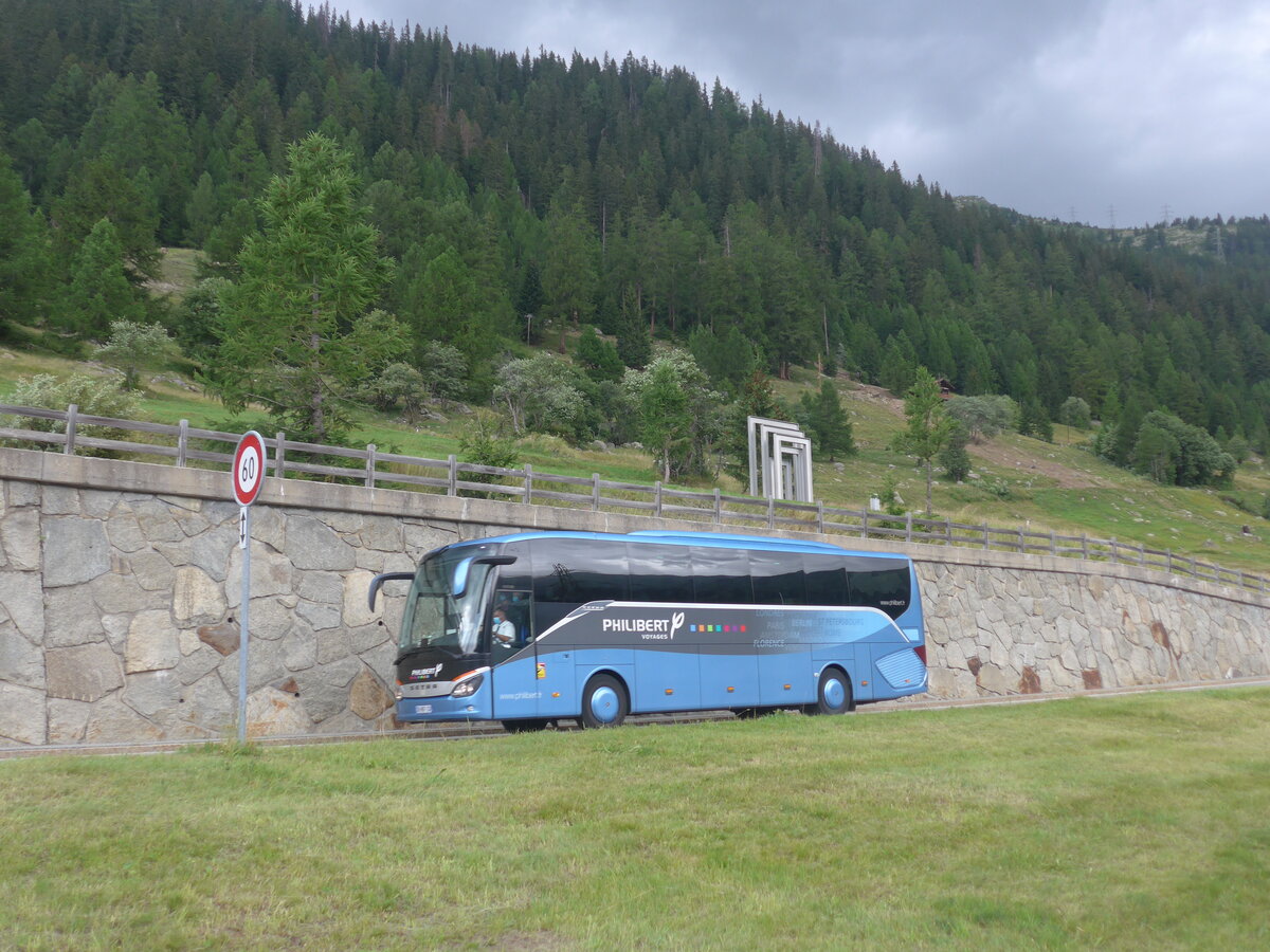 (226'752) - Aus Frankreich: Philibert, Annecy - ? - Setra am 24. Juli 2021 beim Bahnhof Oberwald