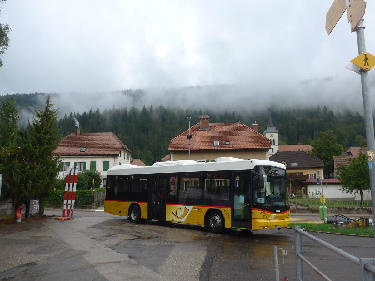 (226'857) - Auto-Transports, La Cte-aux-Fes - NE 1790 - Scania/Hess am 1. August 2021 beim Bahnhof Buttes