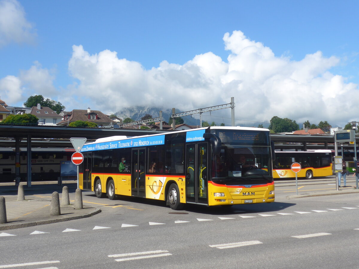 (226'982) - PostAuto Bern - BE 718'991 - MAN am 2. August 2021 beim Bahnhof Spiez