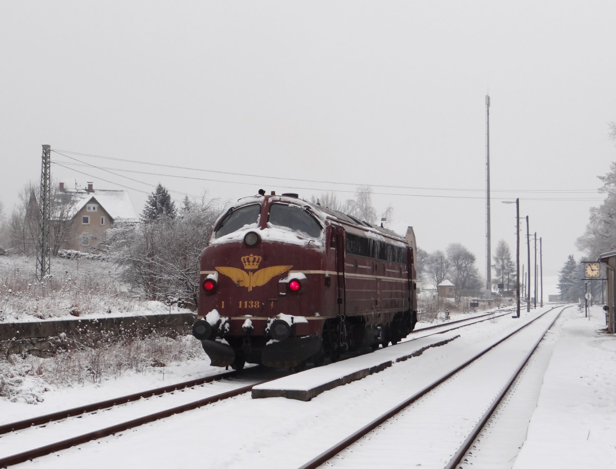 227 004 fuhr am 26.01.14 von Magdeburg nach Plattling, hier zusehen in P�llwitz. 