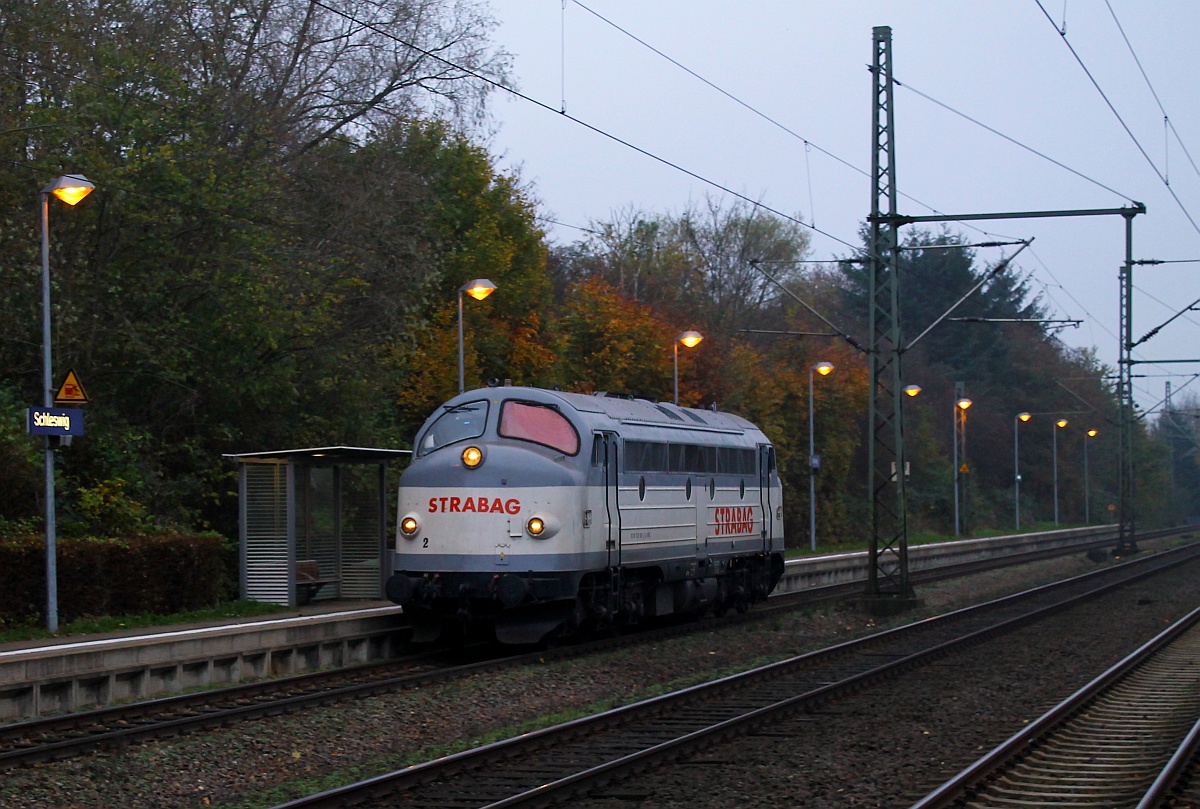 227 007-2(ex MY 1147, Bj 1964, BauNr.2598, 1433kW, 92 80 1227 007-2 D-EIVEL) kam heute durch Schleswig gedieselt um in Padborg/DK einen Bauzug abzuholen. 12.11.2014