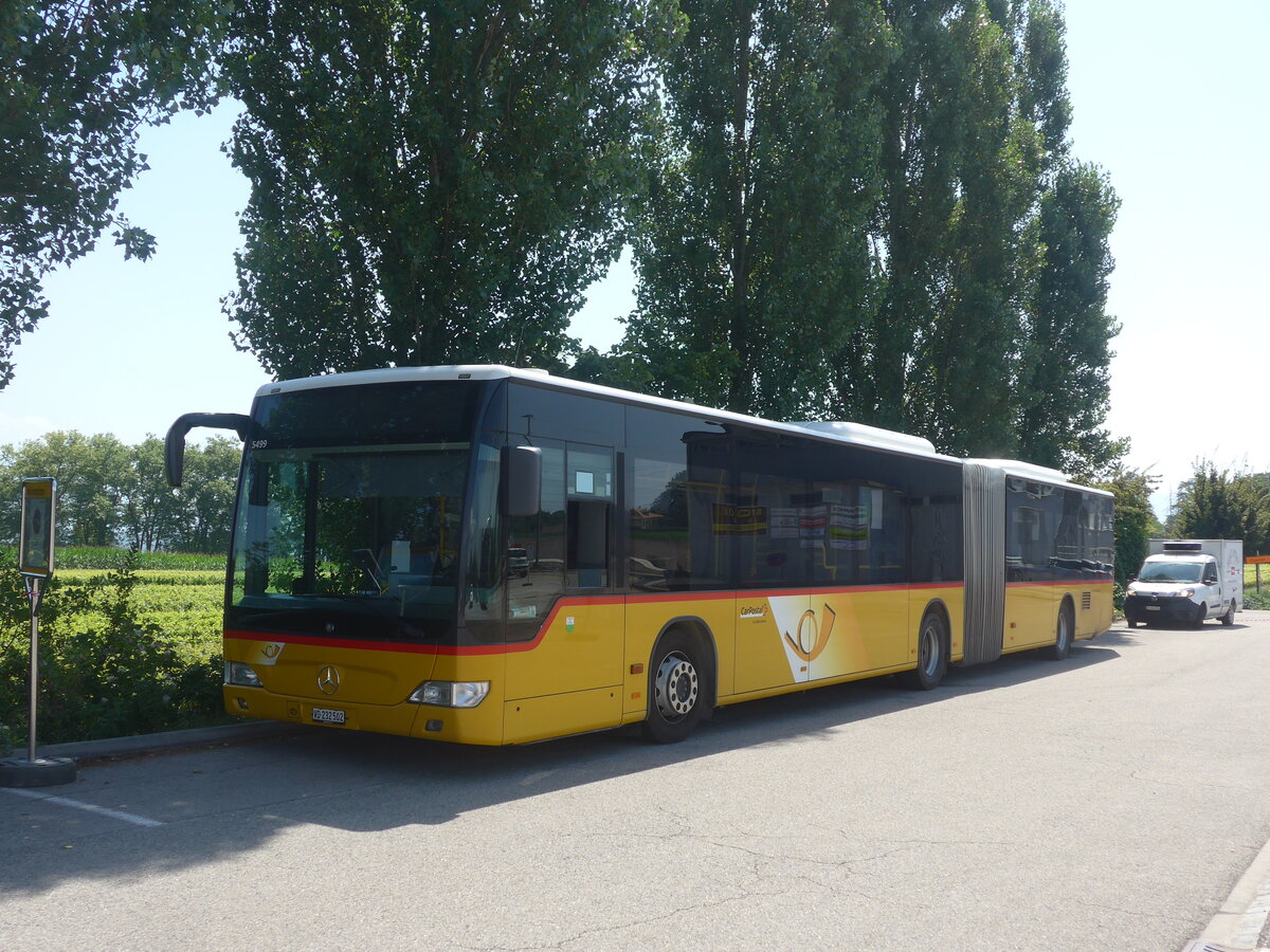 (227'318) - CarPostal Ouest - VD 232'502 - Mercedes am 15. August 2021 beim Bahnhof Coppet