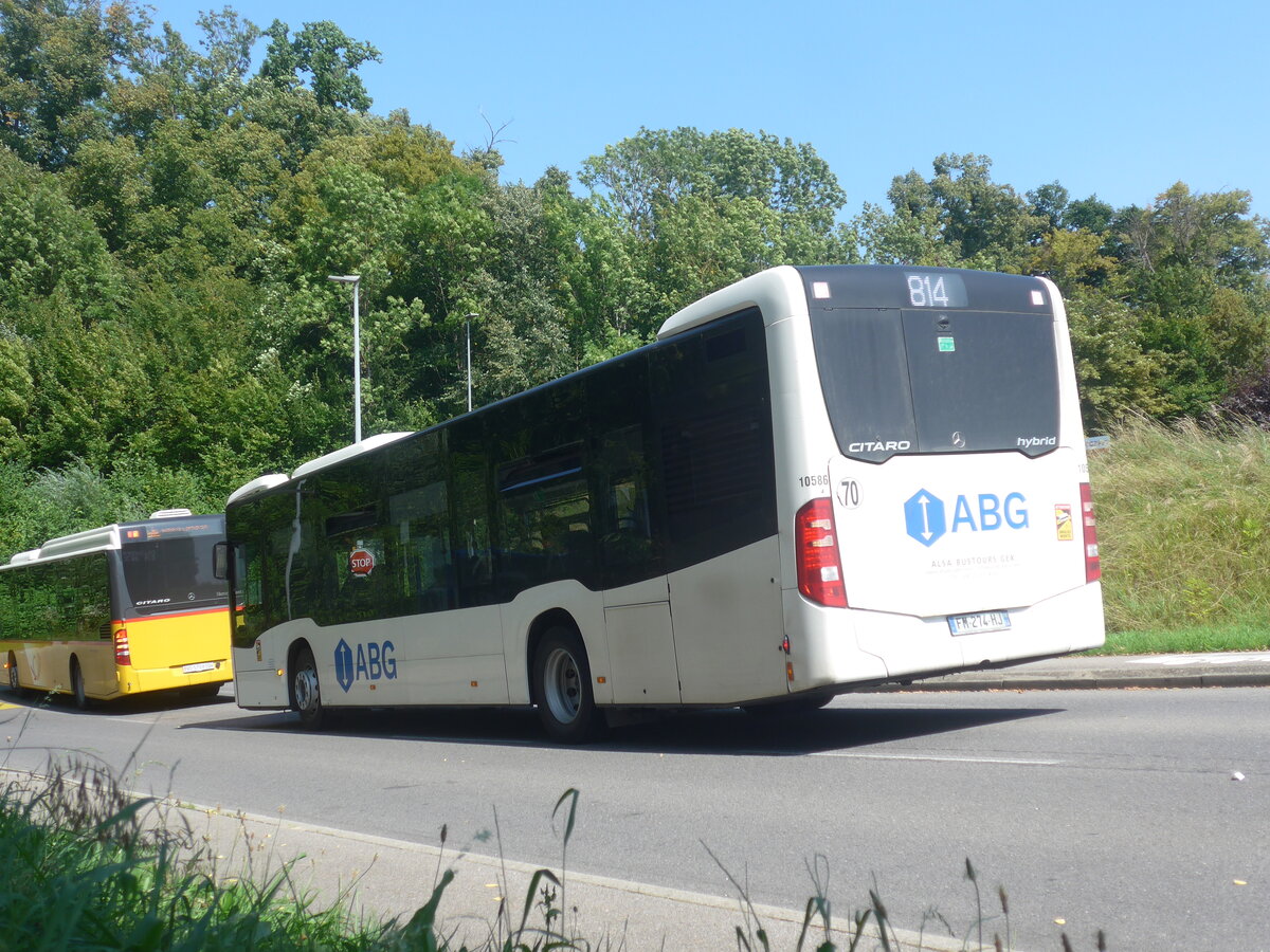 (227'335) - Aus Frankreich: ABG Gex - Nr. 10'586/FM 274 HJ - Mercedes am 15. August 2021 beim Bahnhof Coppet