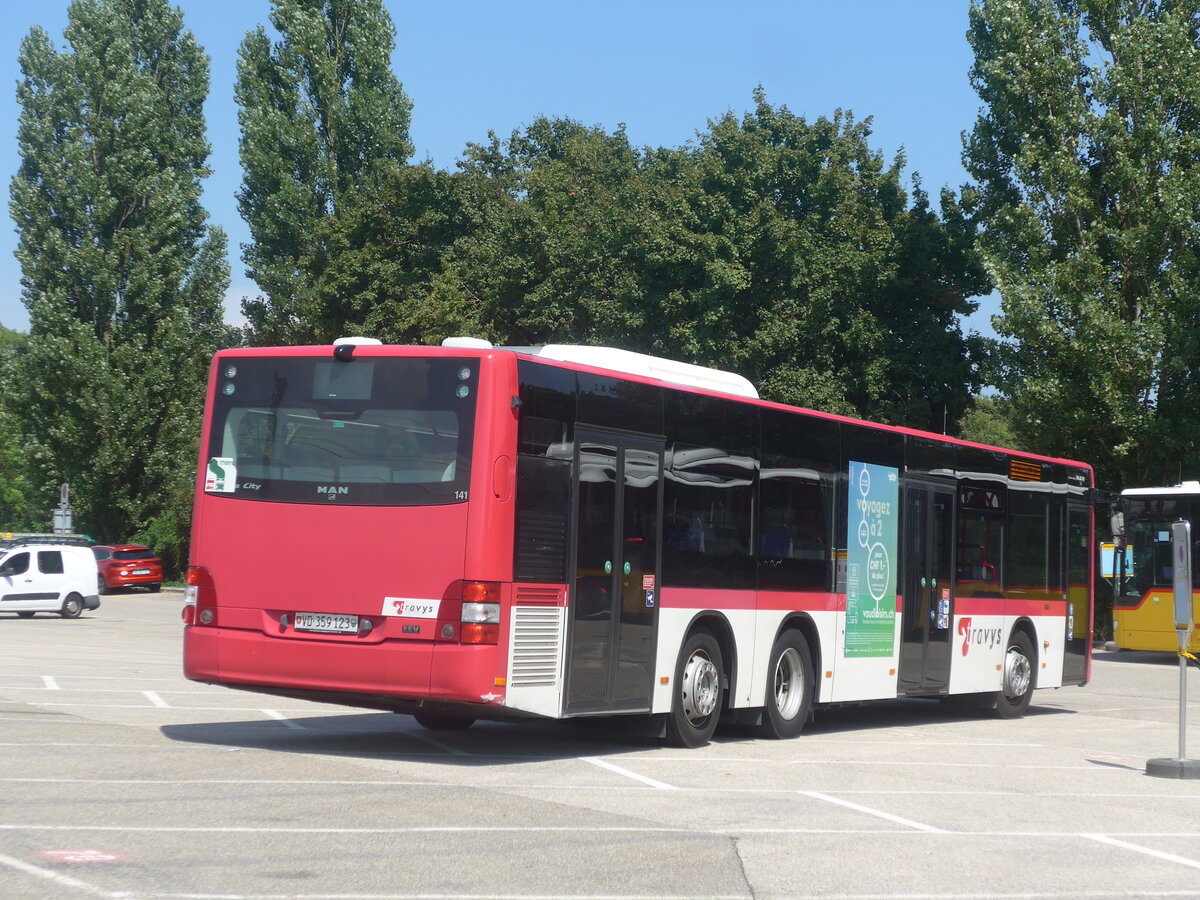 (227'336) - TRAVYS Yverdon - Nr. 141/VD 359'123 - MAN am 15. August 2021 beim Bahnhof Coppet