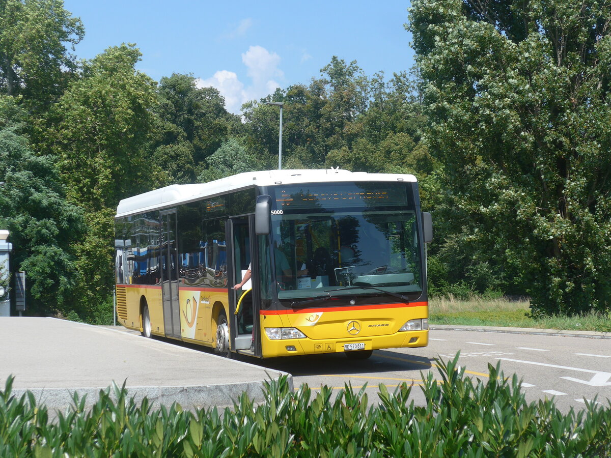 (227'338) - CarPostal Ouest - VD 570'811 - Mercedes (ex SAPJV, L'Isle Nr. 67) am 15. August 2021 beim Bahnhof Coppet