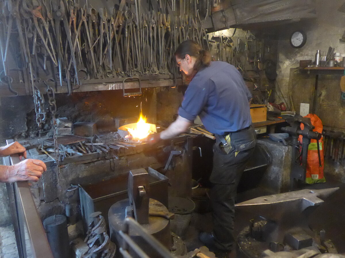 (227'562) - Der Schmide an der Arbeit am 28. August 2021 in Vallorbe, Mus�e du fer et du chemin de fer