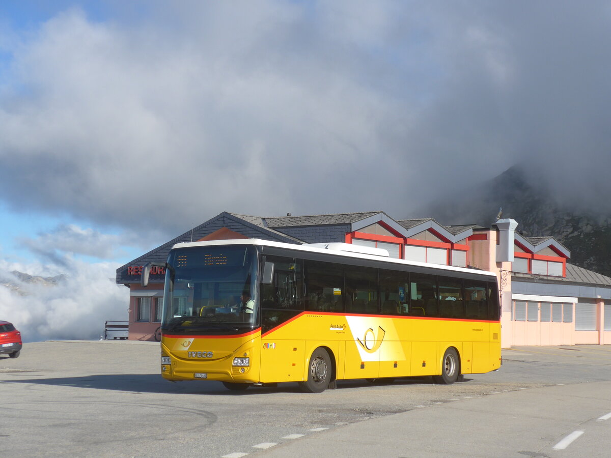 (227'667) - PostAuto Bern - BE 476'689 - Iveco am 30. August 2021 in Nufenen, Passhhe