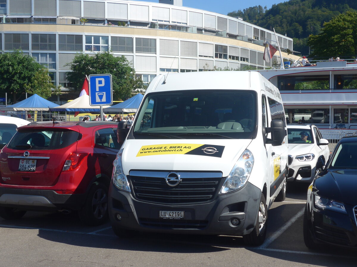 (227'811) - Bieri, Entlebuch - LU 42'191 - Opel am 5. September 2021 beim Bahnhof Thun