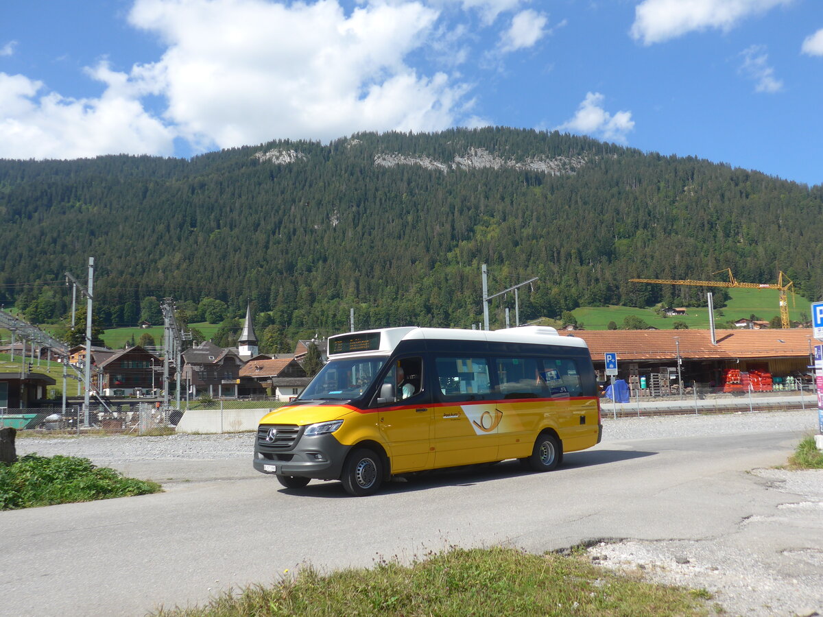 (228'008) - Tritten, Zweisimmen - BE 871'998 - Mercedes am 13. September 2021 beim Bahnhof Zweisimmen