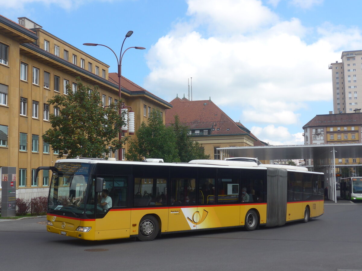 (228'104) - PostAuto Bern - Nr. 689/NE 165'367 - Mercedes (ex BE 834'689; ex Hfliger, Sursee Nr. 7) am 18. September 2021 beim Bahnhof La Chaux-de-Fonds (Einsatz CarPostal)