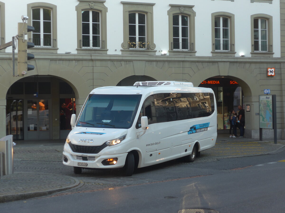 (228'128) - Transports Taxis Dany, Rolle - VD 565'038 - Iveco am 18. September 2021 in Thun, Freienhof