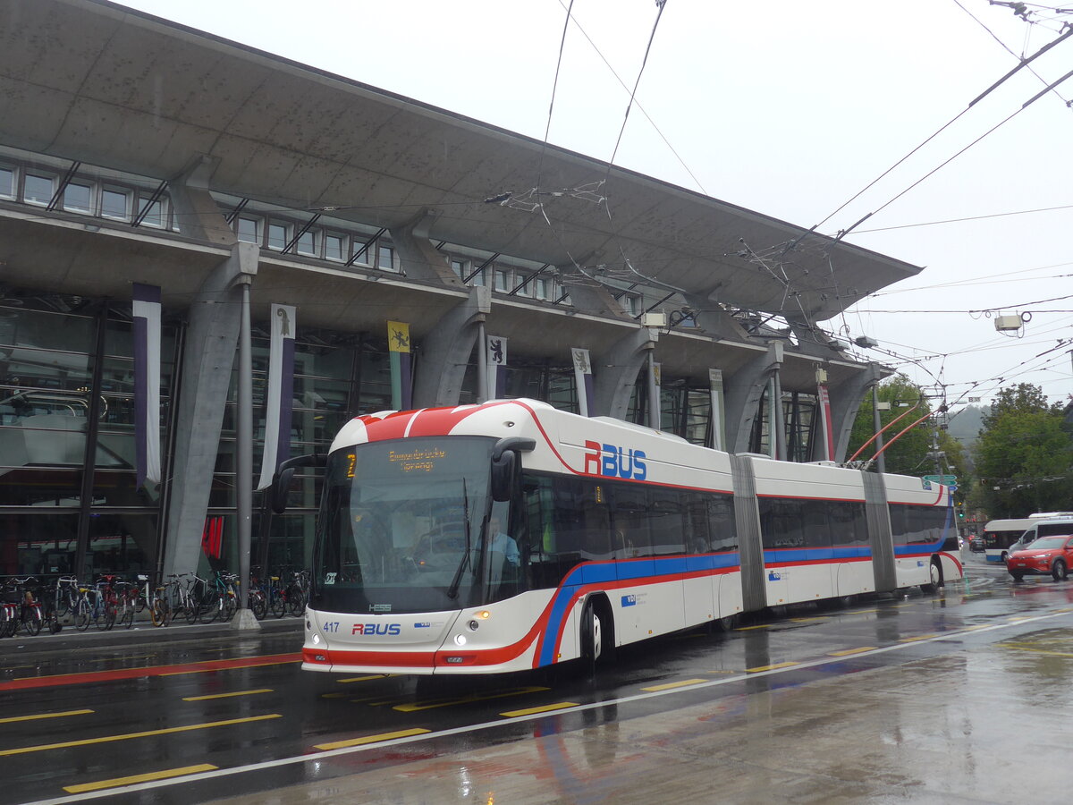 (228'197) - VBL Luzern - Nr. 417 - Hess/Hess Doppelgelenktrolleybus am 19. September 2021 beim Bahnhof Luzern