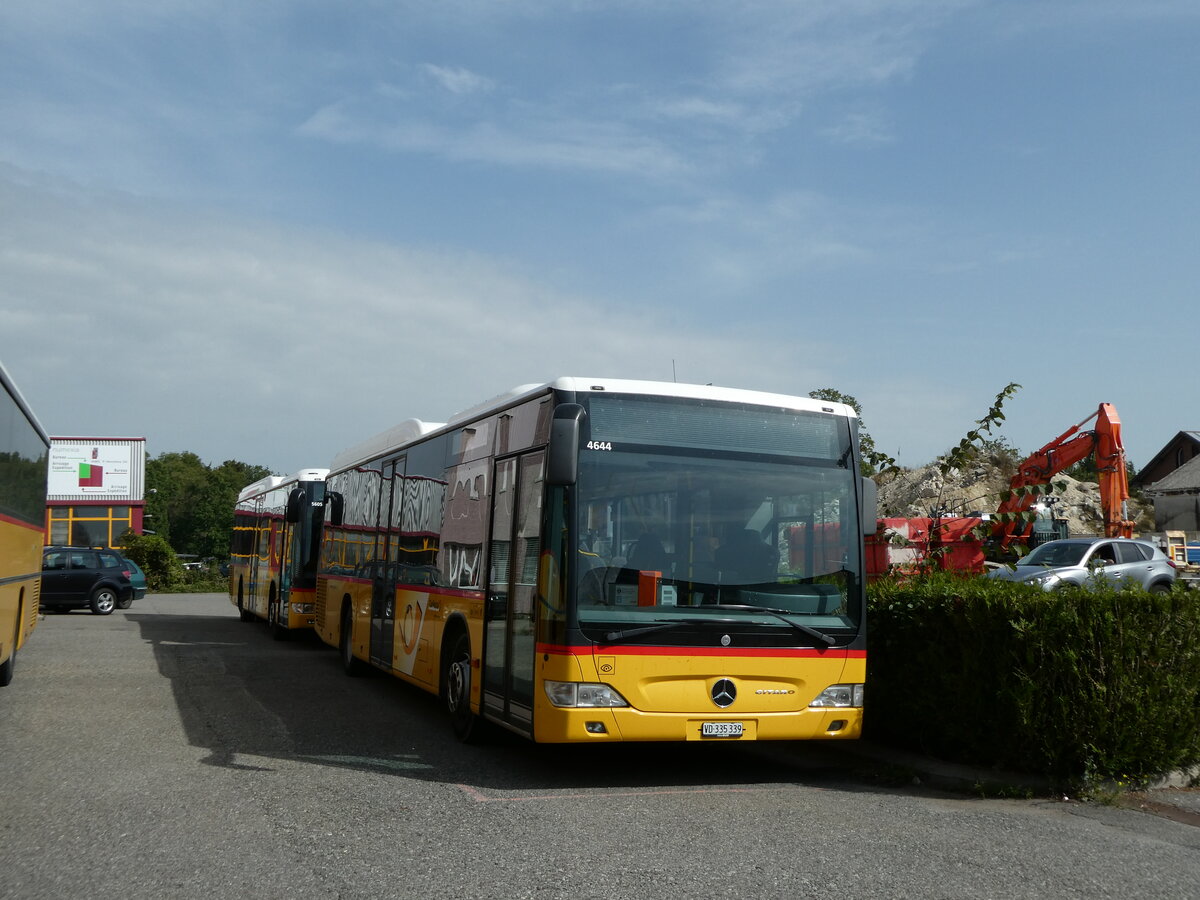 (228'276) - CarPostal Ouest - VD 335'339 - Mercedes am 25. September 2021 in Echallens, Garage