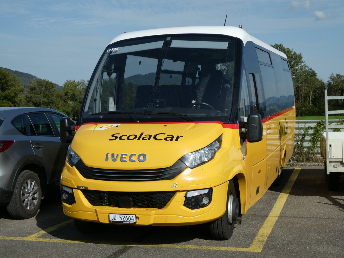 (228'294) - CarPostal Ouest - JU 52'604 - Iveco/Rosero am 25. September 2021 in Develier, Parkplatz