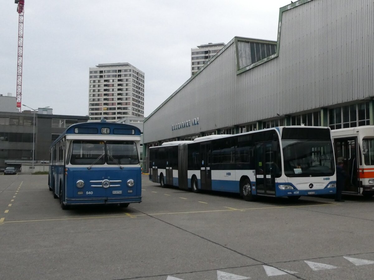 (228'344) - VBZ Zrich (TMZ) - Nr. 540/ZH 187'540 - Saurer/Saurer (ex Nr. 7540; ex Nr. 540) + Nr. 408/ZH 745'408 - Mercedes am 26. September 2021 in Zrich, Garage Hardau