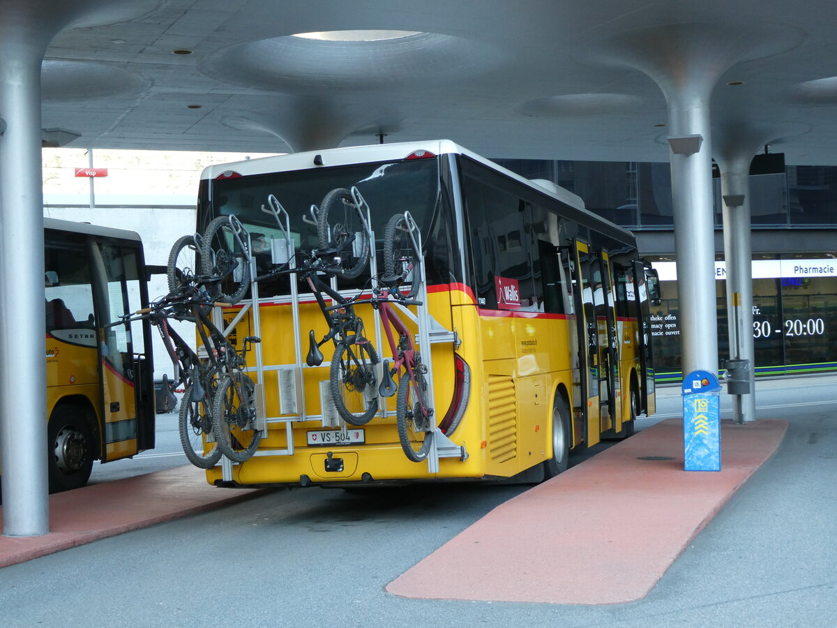 (228'802) - Autotour, Visp - VS 504 - Iveco am 10. Oktober 2021 beim Bahnhof Visp