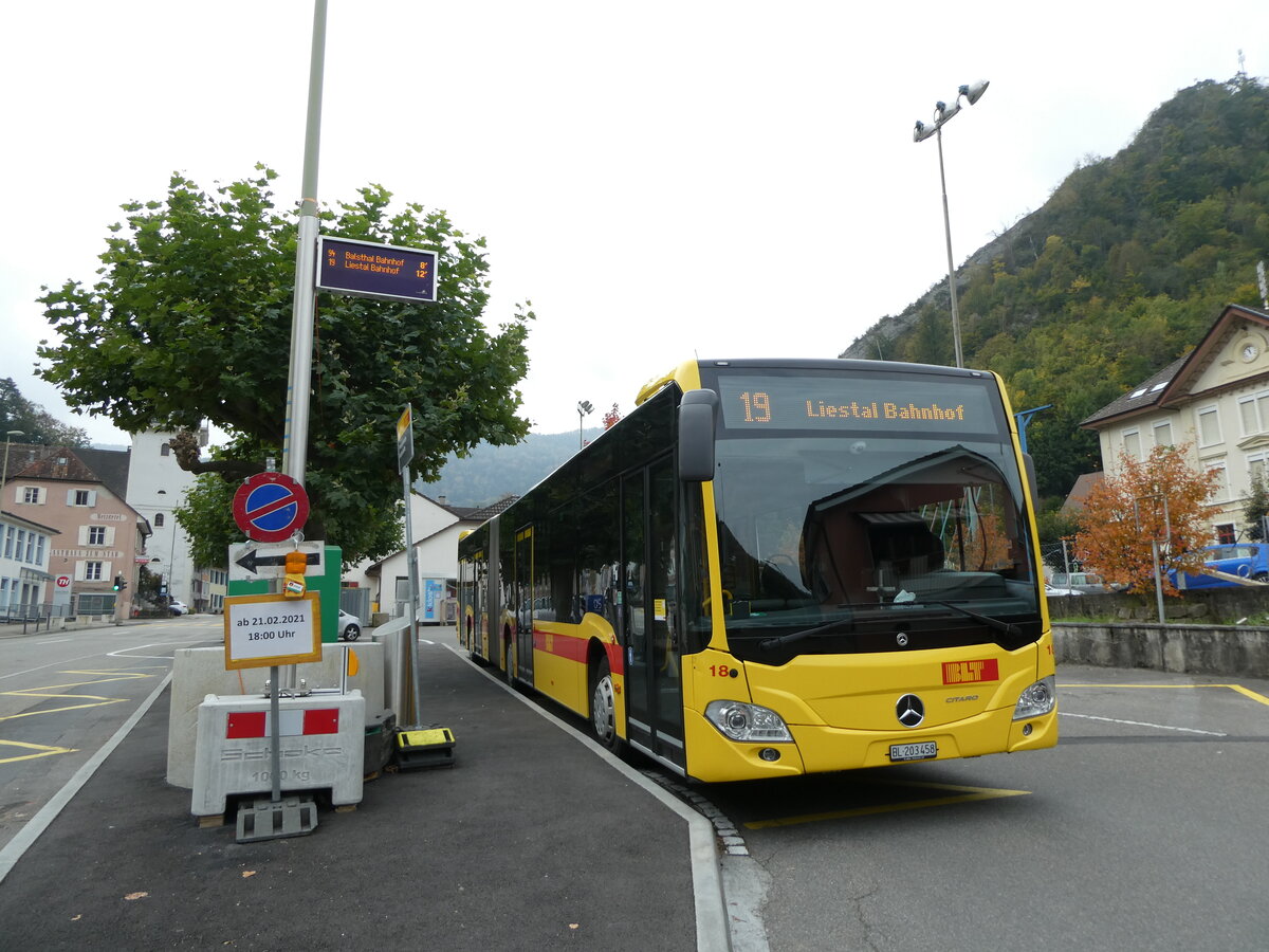 (228'978) - BLT Oberwil - Nr. 18/BL 203'458 - Mercedes am 12. Oktober 2021 in Waldenburg, Station